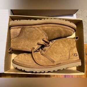 Ugg Neumel Boots , used like NEW . In box .size 9 . Excellent condition.